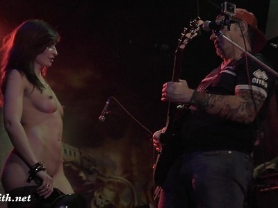 nastka masuje kudłatą dziurę