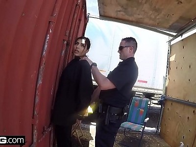 młoda veronica ruchana w lesie